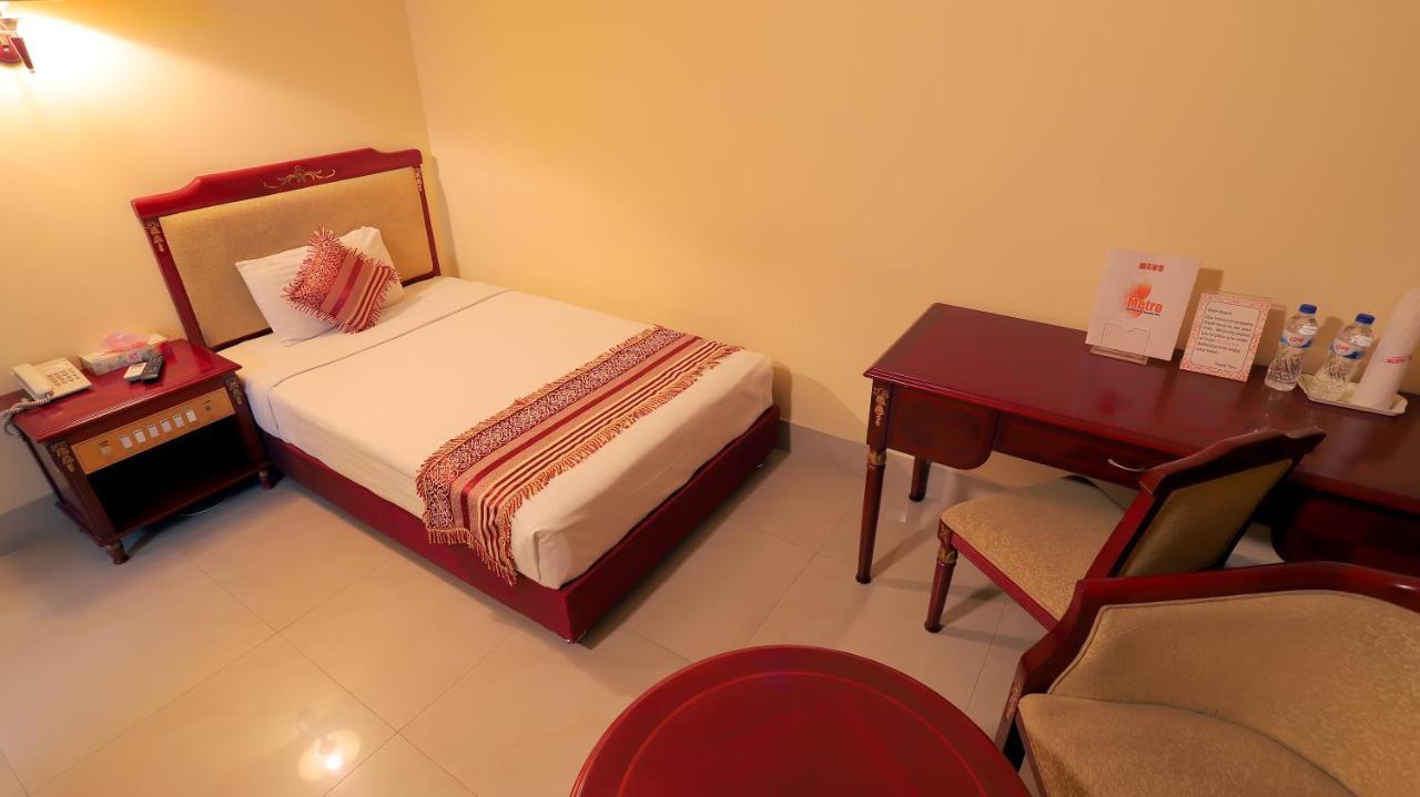 Hotel Metro International Силет Екстериор снимка