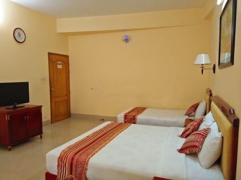 Hotel Metro International Силет Екстериор снимка