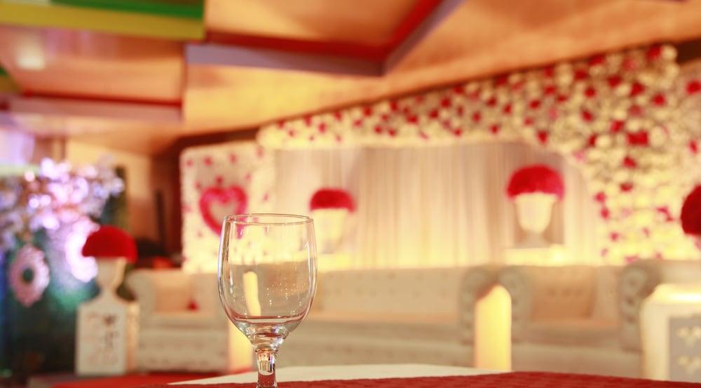 Hotel Metro International Силет Екстериор снимка