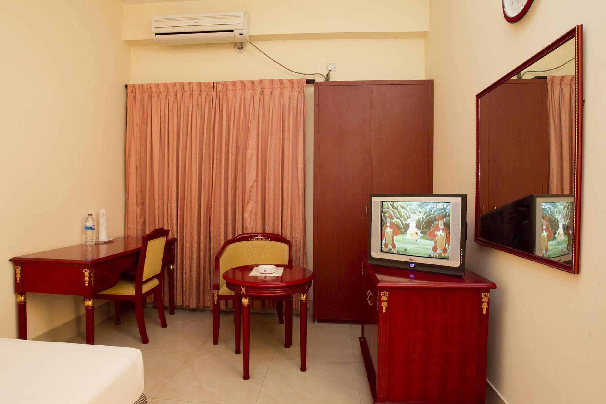 Hotel Metro International Силет Екстериор снимка